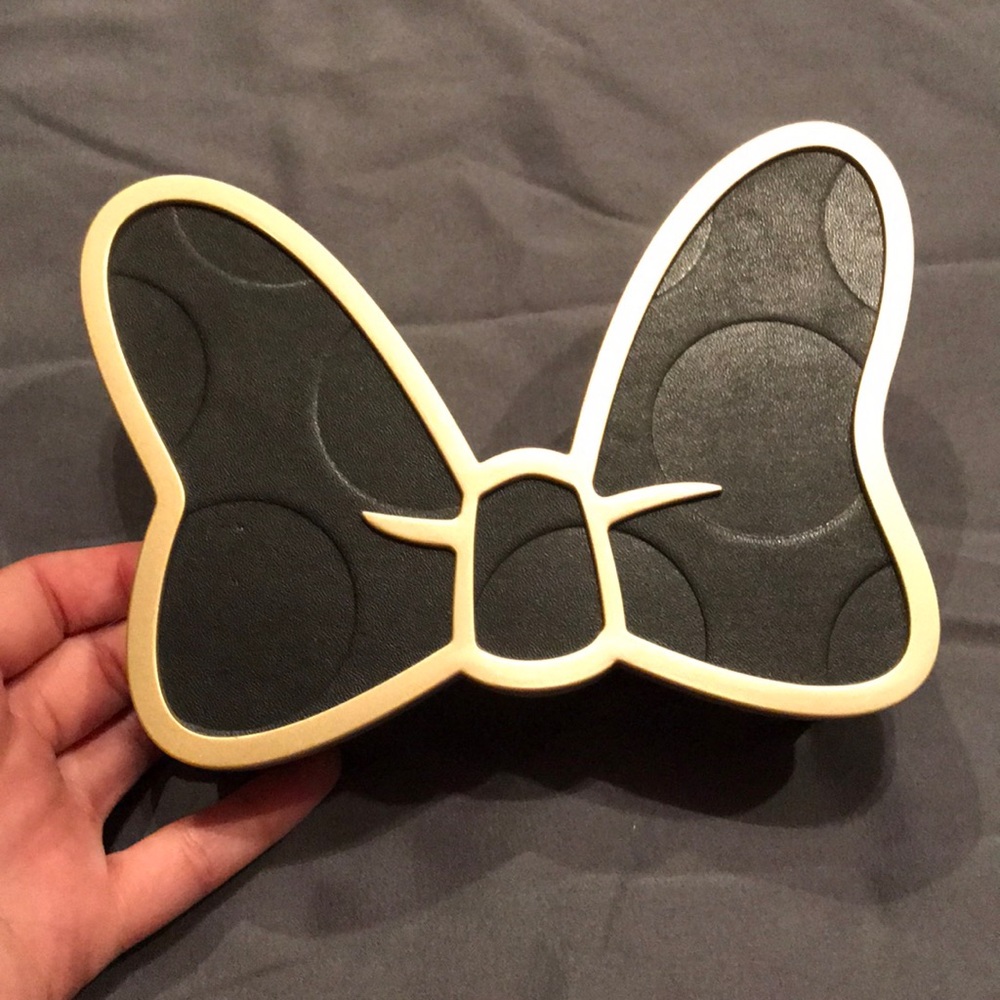 Minnie Mouse makeup brush holder